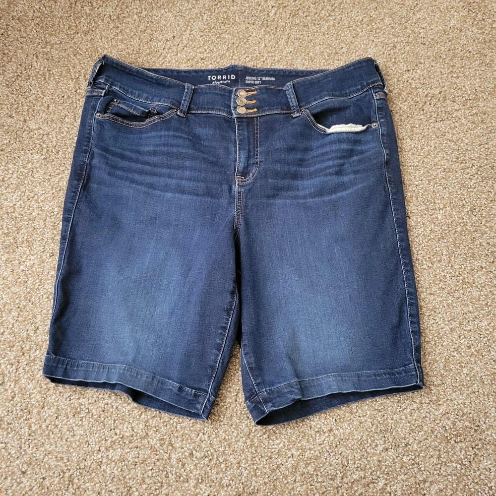 Torrid Denim Bermuda Super Soft High Rise Short Jegging - Picture 4 of 12